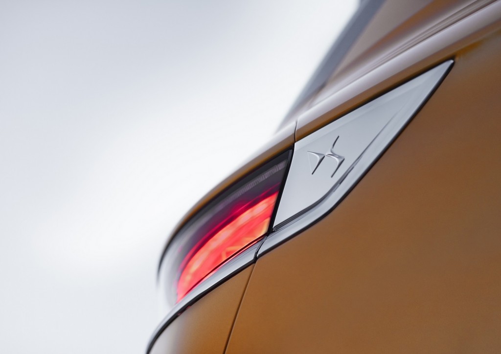 1488878771_DS_7_Crossback__12_