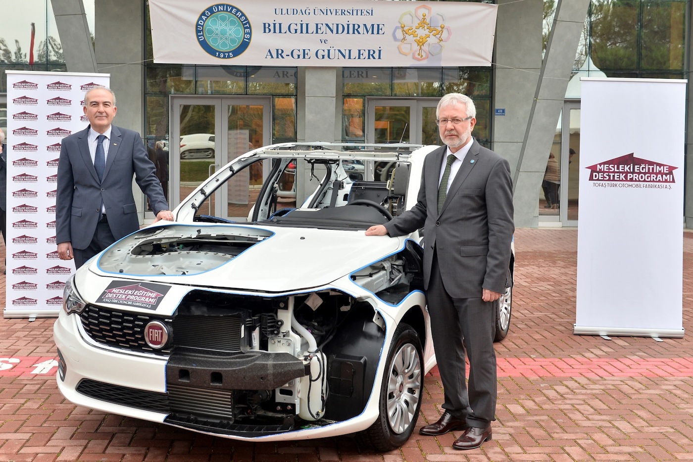 Tofaş Kalite Direktörü Erdal Şimşek ve Uludağ Üniversitesi Rektörü Prof. Dr. Yusuf Ulcay