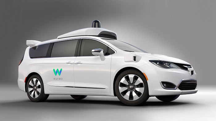 FCA, Google ile geliştirdiği WAYMO'da Chrysler'in Hibrid Pasific modelini kullanıyor.