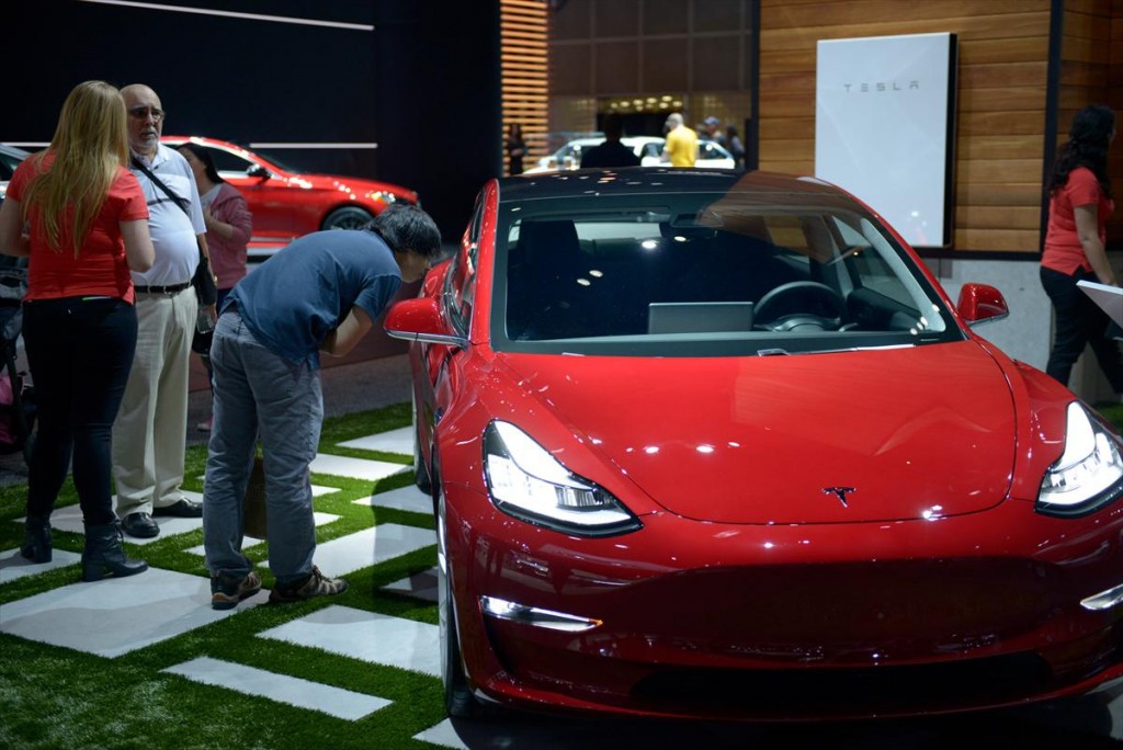 TESLA LA FUAR