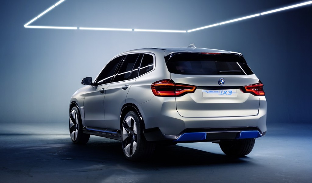 WEB - P90301496_highRes_bmw-concept-ix3-04-2