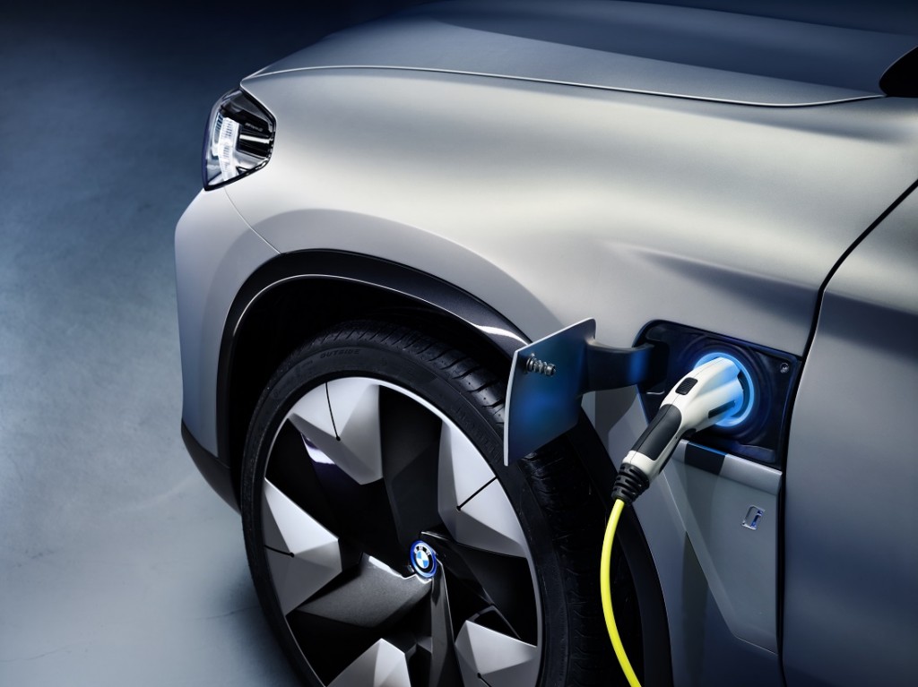 WEB - P90301504_highRes_bmw-concept-ix3-04-2