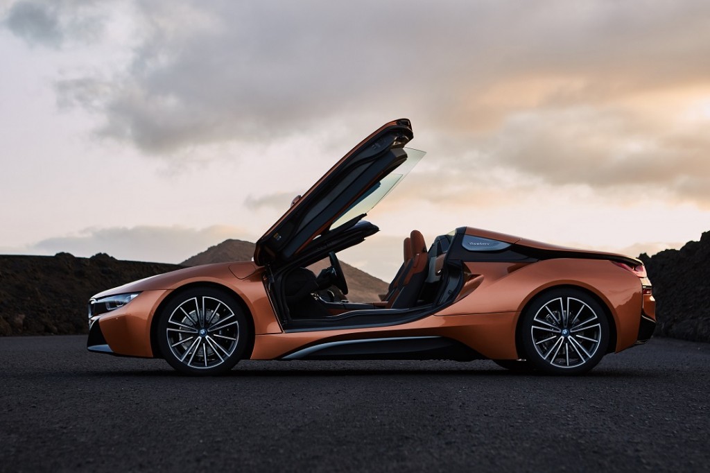 web - i8 roadster