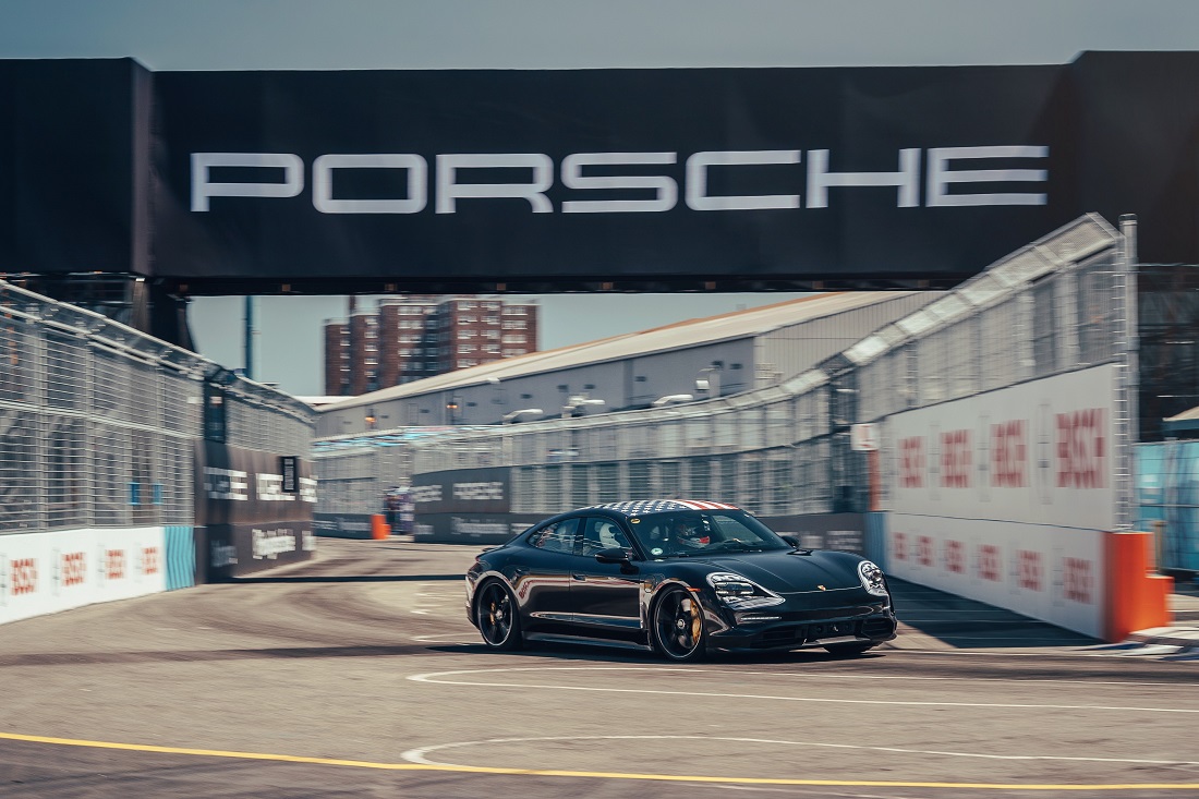 web 1563430278_3Porsche_Factory_and_Formula_E_driver_Neel_Jani_is_impressed_by_the_performance_of_the_Taycan_on_the_racetrack_in_