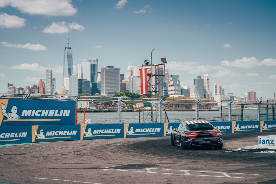 web 1563430278_4At_the_final_Formula_E_web race_of_the_season_Neel_Jani_laped_a_preproduction_Taycan_in_front_of_New_Yorks_Skyline