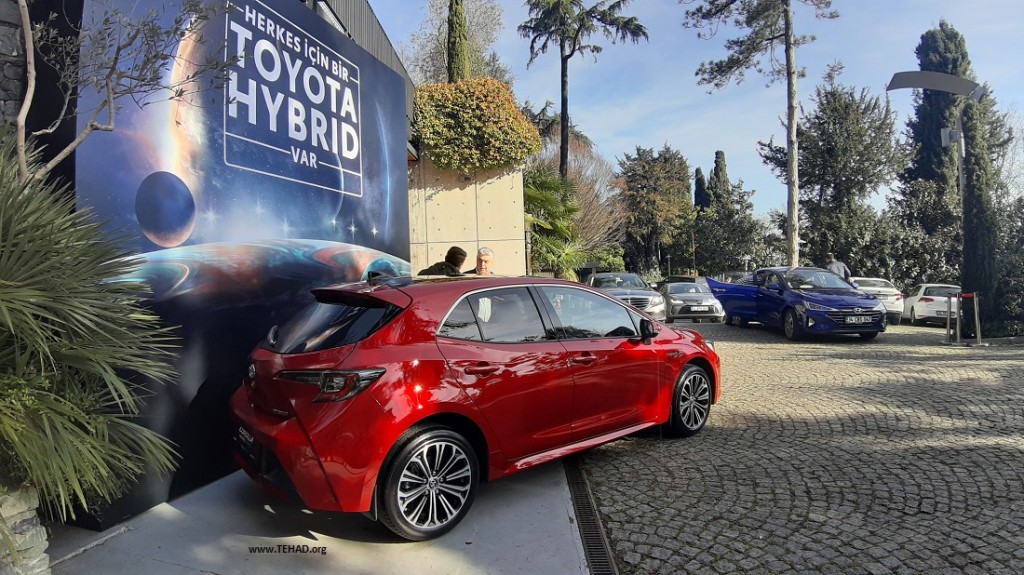 WEB - TOYOTA COROLLA HB 6